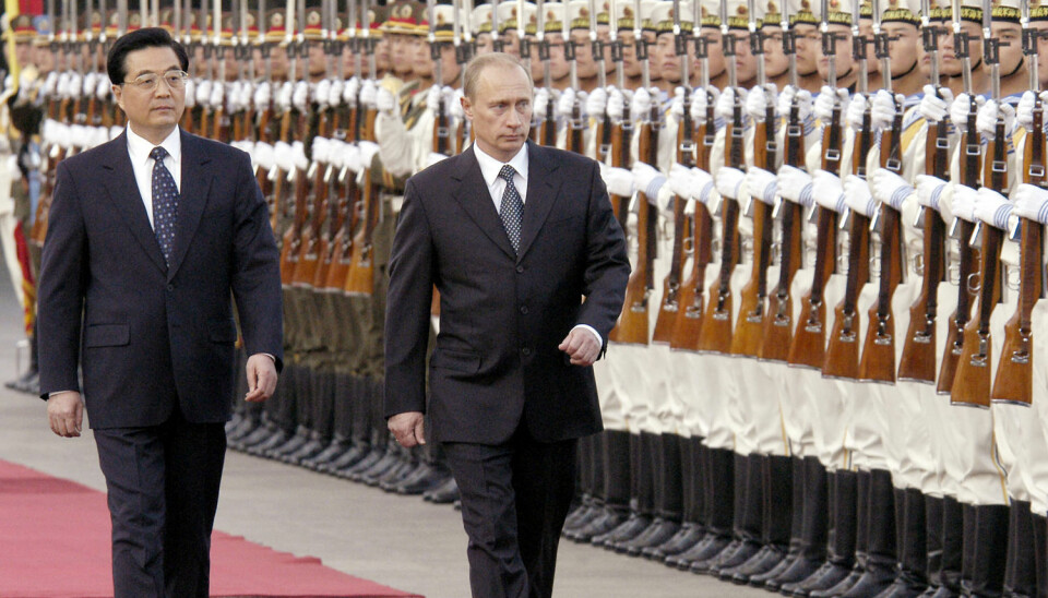 Vladimir Putin på statsbesøk i Kina i 2004. Høyrehånden hans er mye roligere enn venstrehånden mens han går, ifølge et europeisk forskerteam. (Foto: Alexei Panoc/Corbis)