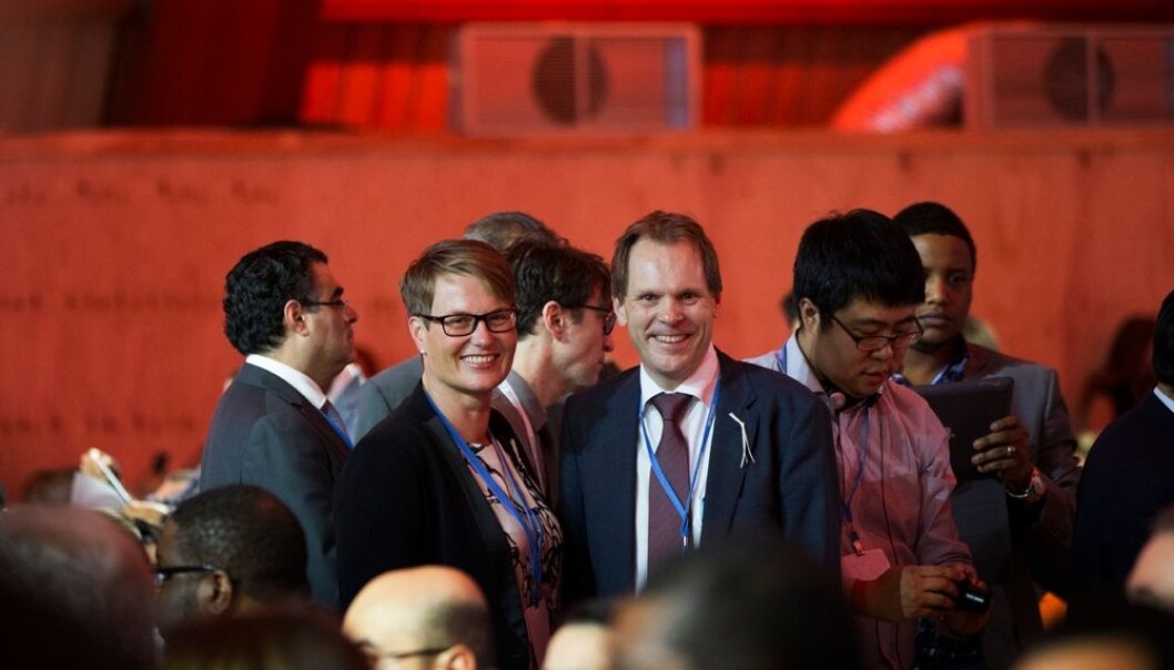 Klima- og miljøminister Tine Sundtoft og Aslak Brun, Norges forhandlingsleder i Paris er fornøyd med klimaavtalen som ble forhandlet fram i Paris. Men har de grunn til det? (Foto: Berit Roald, Scanpix) Klima- og miljøminister Tine Sundtoft og Aslak Brun, Norges forhandlingsleder i Paris er fornøyd med klimaavtalen som ble forhandlet fram i Paris. Men har de grunn til det? (Foto: Berit Roald, Scanpix)