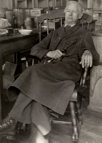Den norske zoologen Georg Ossian Sars (1837-1927) var en pioner innenfor småkrepstaksonomi og beskrev også flere harpacticoide hoppekreps fra Norge. Sars innrømmet selv at dette er en av de vanskeligste gruppene blant krepsdyrene, som han brukte mye tid på både å identifisere og klassifisere. Sars forutså også at flere arter vil bli funnet i fremtiden, og at hans arbeid kunne betraktes som et grunnlag for videre undersøkelser. (Foto: Oslo Museum/OB.F06454b) Den norske zoologen Georg Ossian Sars (1837-1927) var en pioner innenfor småkrepstaksonomi og beskrev også flere harpacticoide hoppekreps fra Norge. Sars innrømmet selv at dette er en av de vanskeligste gruppene blant krepsdyrene, som han brukte mye tid på både å identifisere og klassifisere. Sars forutså også at flere arter vil bli funnet i fremtiden, og at hans arbeid kunne betraktes som et grunnlag for videre undersøkelser. (Foto: Oslo Museum/OB.F06454b)