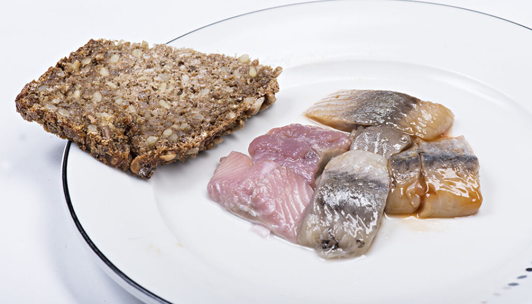 Ved å spise ren sild får du i deg masse omega-3 og ketolinsyre. (Foto: Jon-Are Berg-Jacobsen, Nofima) Ved å spise ren sild får du i deg masse omega-3 og ketolinsyre. (Foto: Jon-Are Berg-Jacobsen, Nofima)