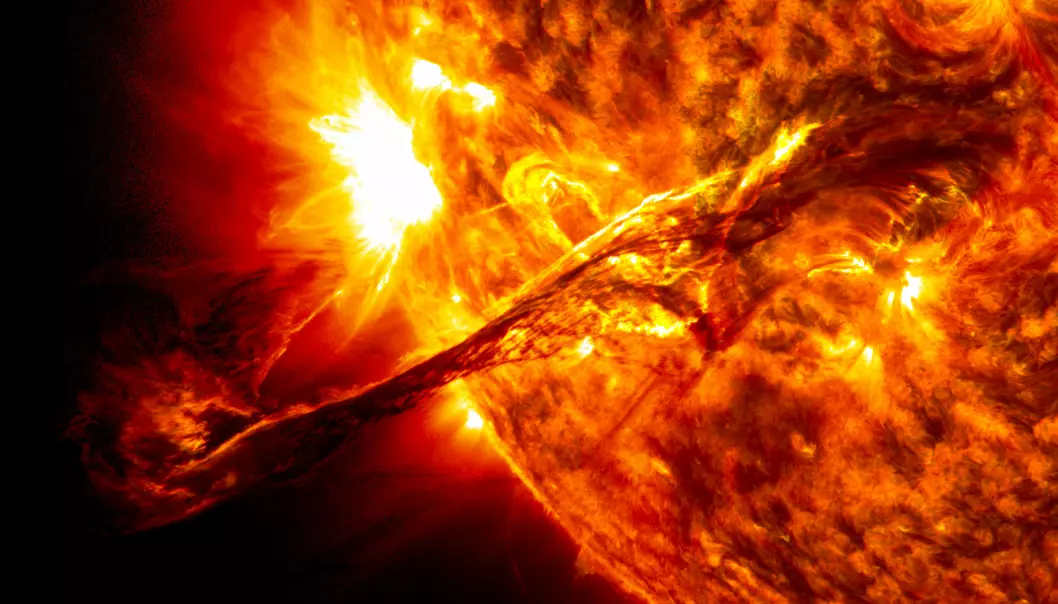 Derfor blir ikke satellitter sugd inn i sola av tyngdekraften
