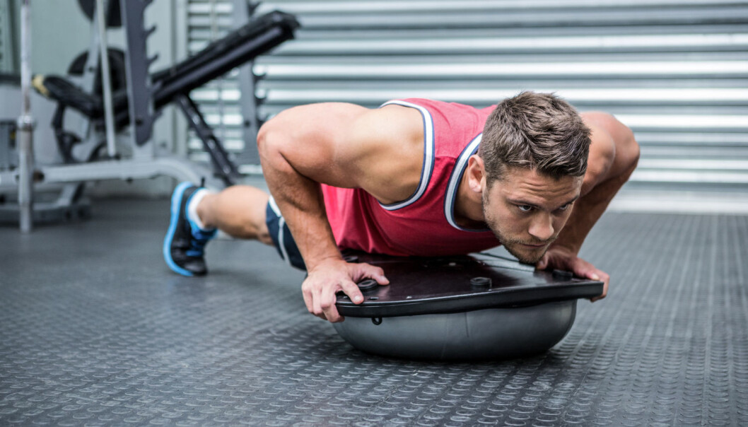Man får ikke større muskler ved å få i seg proteiner like etter trening, viser to metaanalyser. Det er det samlede daglige proteininntak som er avgjørende, sier forskere. (Illustrasjonsfoto: Shutterstock) Man får ikke større muskler ved å få i seg proteiner like etter trening, viser to metaanalyser. Det er det samlede daglige proteininntak som er avgjørende, sier forskere. (Illustrasjonsfoto: Shutterstock)