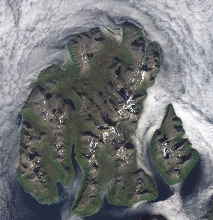 Hva heter denne øya? (Bilde: Copernicus Sentinel data (2015). Prosessering: Institutt for geofag/UiO) Hva heter denne øya? (Bilde: Copernicus Sentinel data (2015). Prosessering: Institutt for geofag/UiO)