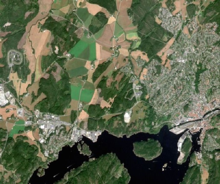 Her flyr Sentinel-2A over Sør-Norge. Hvilken by ser vi her? (Copernicus Sentinel data (2015). Prosessering: Institutt for geofag/UiO) Her flyr Sentinel-2A over Sør-Norge. Hvilken by ser vi her? (Copernicus Sentinel data (2015). Prosessering: Institutt for geofag/UiO)