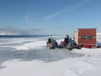Icy conditions made snowmobile travel extremely difficult, even for experienced drivers. (Photo: Brage Bremset Hansen)