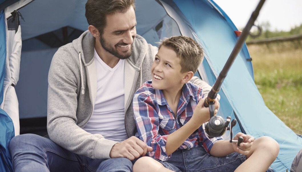 Menn i distriktene er like opptatt av pappaperm og samvær med barn som menn i mer urbane strøk, viser ny forskning fra UIT. (Foto: gpointstudio, Shutterstock, NTB scanpix) Menn i distriktene er like opptatt av pappaperm og samvær med barn som menn i mer urbane strøk, viser ny forskning fra UIT. (Foto: gpointstudio, Shutterstock, NTB scanpix)