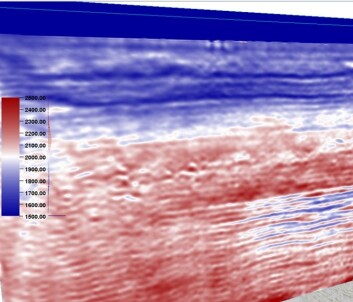 Seismisk modell som viser tynne CO<sub>2</sub>-lag ved Sleipnerfeltet i 2008. Blåtonene representerer områder der lydbølgene har lav hastighet, mens rødt har høy hastighet. Den mørkeblå fargen ned til omtrent 80 meters dybde representerer lydhastigheten i havvann. CO<sub>2</sub>-gassen ligger som blå tynne lag inne i det røde feltet siden lydbølgene i områder med CO<sub>2</sub>, har lavere hastighet enn i omgivelsene. (Foto: (Illustrasjon: Sintef)) Seismisk modell som viser tynne CO<sub>2</sub>-lag ved Sleipnerfeltet i 2008. Blåtonene representerer områder der lydbølgene har lav hastighet, mens rødt har høy hastighet. Den mørkeblå fargen ned til omtrent 80 meters dybde representerer lydhastigheten i havvann. CO<sub>2</sub>-gassen ligger som blå tynne lag inne i det røde feltet siden lydbølgene i områder med CO<sub>2</sub>, har lavere hastighet enn i omgivelsene. (Foto: (Illustrasjon: Sintef))
