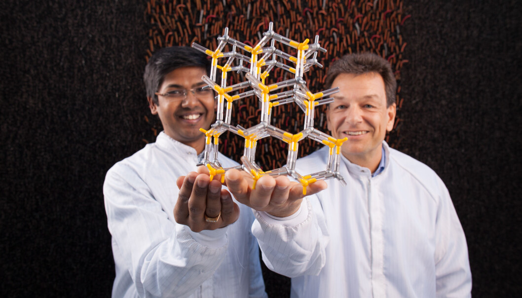 Researchers can now manipulate the crystal structure of nanowires. The ability makes it easier to produce lightweight solar cells that are more efficient than today's models. (Photo: Kai T. Dragland/NTNU) Researchers can now manipulate the crystal structure of nanowires. The ability makes it easier to produce lightweight solar cells that are more efficient than today's models. (Photo: Kai T. Dragland/NTNU)