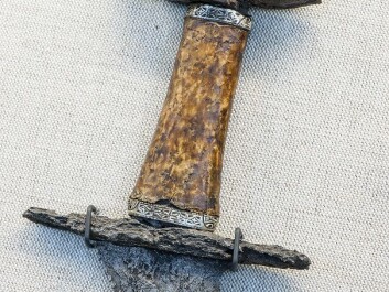 Sword with Anglo-Saxon silver inlay found in a man’s grave in Heggestrøa, Steinkjer municipality. (Photo: Åge Hojem, NTNU University Museum) Sword with Anglo-Saxon silver inlay found in a man’s grave in Heggestrøa, Steinkjer municipality. (Photo: Åge Hojem, NTNU University Museum)