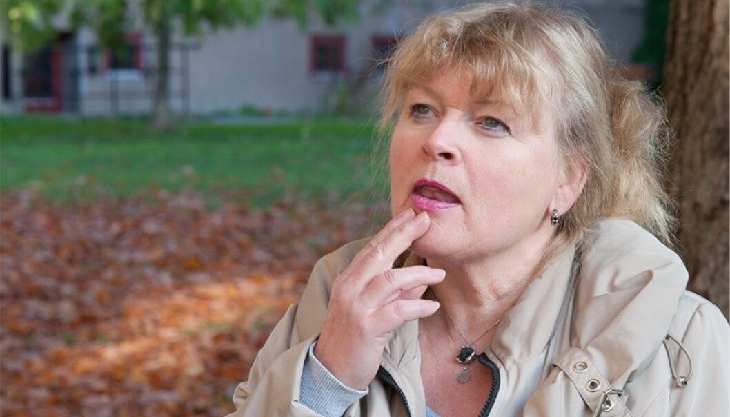 Sometimes a sufferer’s mouth is so dry that the tongue sticks to the palate. Sometimes a sufferer’s mouth is so dry that the tongue sticks to the palate.