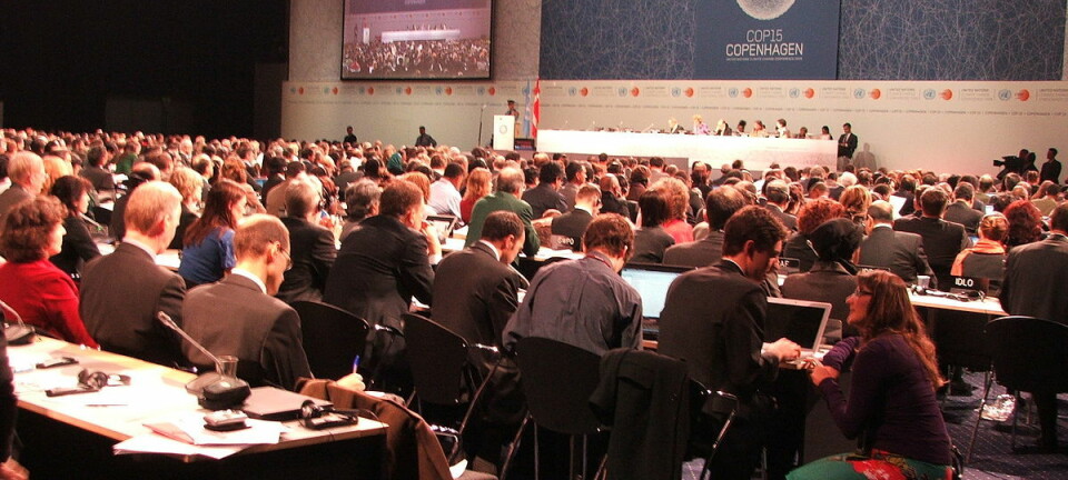 Siden 1995 har det vært årlige COP-møter i regi av FN. Her er åpningen av COP 15 i København i 2009, som mange forskere og politikere betrakter som en fiasko.  (Foto: Ellie Johnston, Creative Commons BY 2.0)