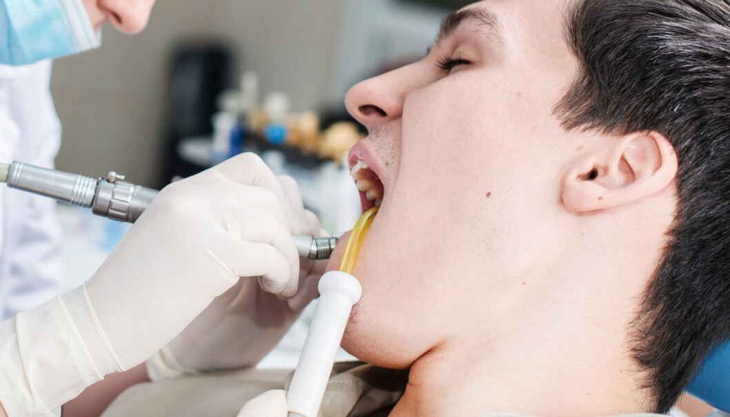 Mellom fem og sju prosent av den norske befolkningen unngår å dra til tannlegen fordi de sliter med angst. Britiske forskere tror terapi kan være løsningen mot skrekken. (Foto: Shutterstock) Mellom fem og sju prosent av den norske befolkningen unngår å dra til tannlegen fordi de sliter med angst. Britiske forskere tror terapi kan være løsningen mot skrekken. (Foto: Shutterstock)