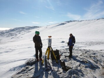 Laser scanning the Kringsollfonna ice patch to measure how much snow accumulates in the winter and melts in the summer. (Photo: Geir Vatne, NTNU) Laser scanning the Kringsollfonna ice patch to measure how much snow accumulates in the winter and melts in the summer. (Photo: Geir Vatne, NTNU)