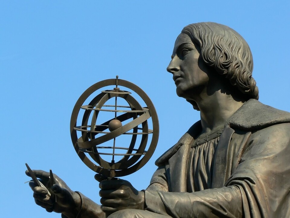 Kopernikus er mest kjent for å i 1543 komme med den moderne formuleringen av det heliosentriske verdensbilde, hvor jorden og de andre planetene roterer rundt solen. (Foto: Shutterstock)