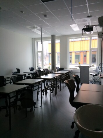 Stadig flere skoler bygges nå som firkantede klosser. Klasserommene blir dermed lange og smale, med vinduer på kortveggen. Slik får elevene stadig mindre dagslys. (Foto: Nina Huynh) Stadig flere skoler bygges nå som firkantede klosser. Klasserommene blir dermed lange og smale, med vinduer på kortveggen. Slik får elevene stadig mindre dagslys. (Foto: Nina Huynh)