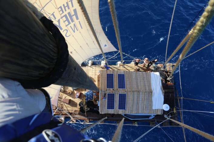 Fra den 15 meter høye masten på Tupac Yupanqui. (Foto: Håkon Wium Lie, Kon-Tiki 2) Fra den 15 meter høye masten på Tupac Yupanqui. (Foto: Håkon Wium Lie, Kon-Tiki 2)
