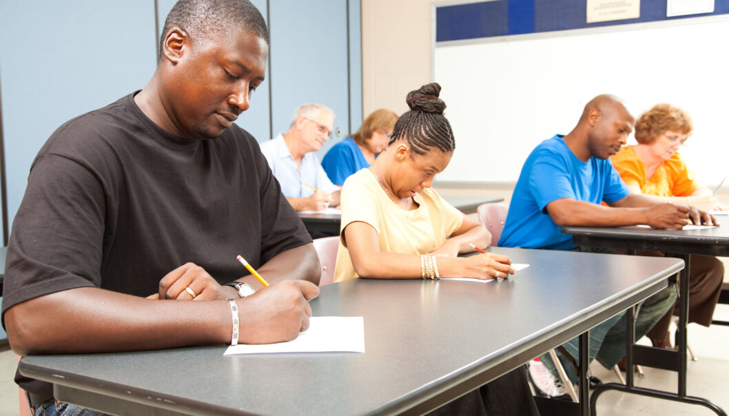 Professor synes det er meningsløst å sette voksne asylsøkere på skolebenken og mener de i større grad må «ta seg fram selv». (Illustrasjonsfoto: Lisa F. Young, Shutterstock, NTB scanpix) Professor synes det er meningsløst å sette voksne asylsøkere på skolebenken og mener de i større grad må «ta seg fram selv». (Illustrasjonsfoto: Lisa F. Young, Shutterstock, NTB scanpix)