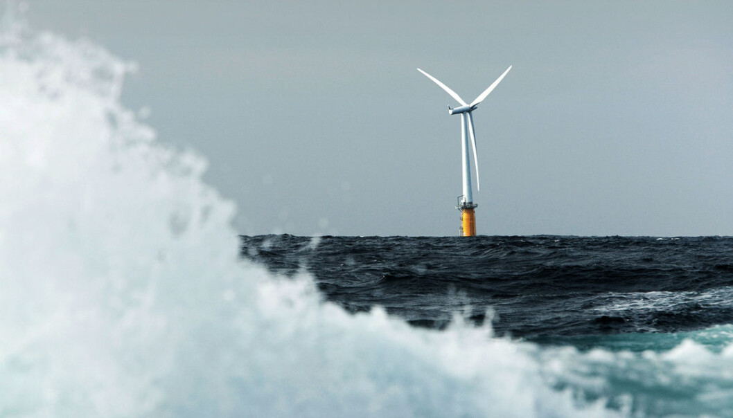 Vær og vind er både fiende og venn for vindmøller til havs. Nøyaktige målinger og simuleringer av vinden kan hjelpe utbyggerne å hente verdifulle ekstra watt ut av turbinene. Dette er den første flytende forsøksvindmøllen Hywind. Den ble anlagt utenfor Karmøy i Rogaland av Statoil i 2009. Høsten 2015 besluttet Statoil å bygge flere slike i verdens første flytende vindpark – Hywind pilotpark utenfor kysten av Petershead i Aberdeenshire, Skottland. (Foto: Helge Hansen/Statoil) Vær og vind er både fiende og venn for vindmøller til havs. Nøyaktige målinger og simuleringer av vinden kan hjelpe utbyggerne å hente verdifulle ekstra watt ut av turbinene. Dette er den første flytende forsøksvindmøllen Hywind. Den ble anlagt utenfor Karmøy i Rogaland av Statoil i 2009. Høsten 2015 besluttet Statoil å bygge flere slike i verdens første flytende vindpark – Hywind pilotpark utenfor kysten av Petershead i Aberdeenshire, Skottland. (Foto: Helge Hansen/Statoil)