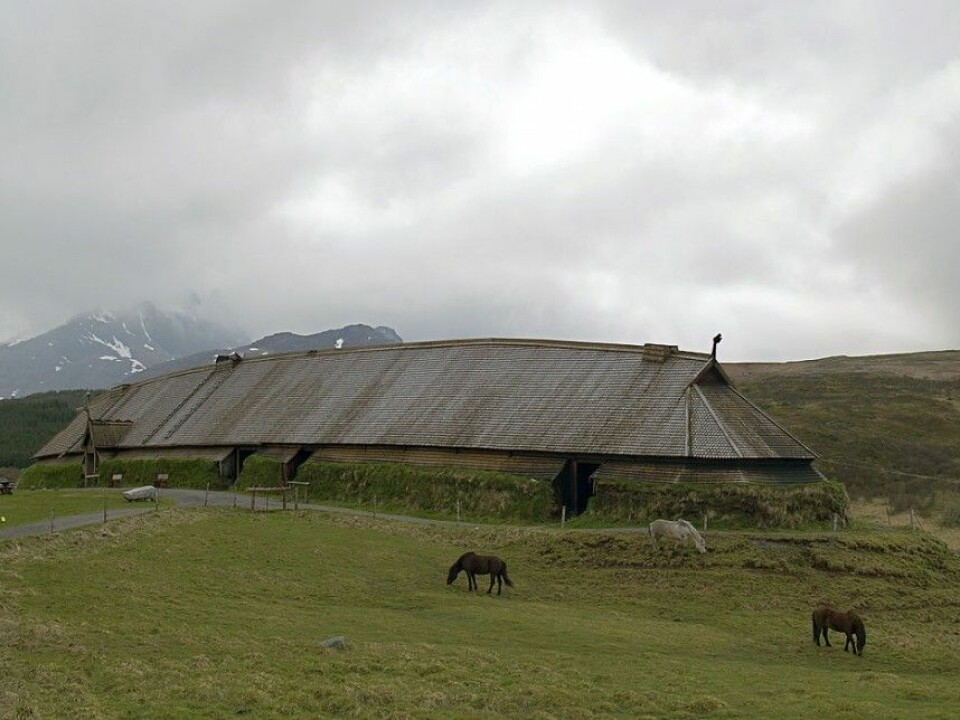 The chieftain’s house at Borg in Lofoten is the largest known chieftain’s farm. Today, the farm has been reconstructed on site and houses the Viking museum Lofotr. (Photo: Jörg Hempel/Wikimedia Commons)