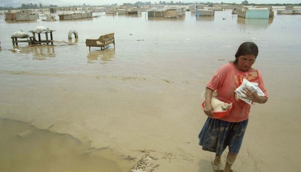 El niño forårsaker blant annet ekstreme mengder nedbør i områder i Peru. I 1998 forårsaket regnværet flom og jordras som førte til at over 25 000 mennesker ble hjemløse. (Foto: Pilar Olivares/Scanpix.) El niño forårsaker blant annet ekstreme mengder nedbør i områder i Peru. I 1998 forårsaket regnværet flom og jordras som førte til at over 25 000 mennesker ble hjemløse. (Foto: Pilar Olivares/Scanpix.)