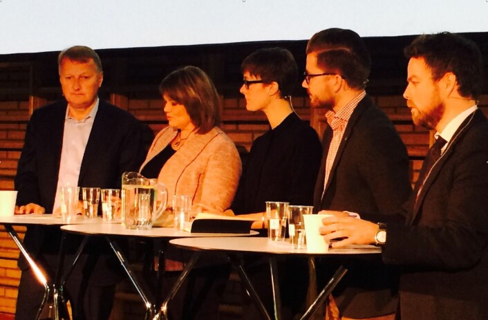 Her er fra venstre adm. dir. Rune Bjerke i DNB, professor Ellen Nyhus ved Universitetet i Agder, Anette Trettebergstuen (Ap), Sveinung Rotevatn (V) og kunnskapsminister Torbjørn Røe Isaksen (H) fra debatten på Nordpolen skole i Oslo denne uken. (Foto: (Anne Lise Stranden, forskning.no)) Her er fra venstre adm. dir. Rune Bjerke i DNB, professor Ellen Nyhus ved Universitetet i Agder, Anette Trettebergstuen (Ap), Sveinung Rotevatn (V) og kunnskapsminister Torbjørn Røe Isaksen (H) fra debatten på Nordpolen skole i Oslo denne uken. (Foto: (Anne Lise Stranden, forskning.no))
