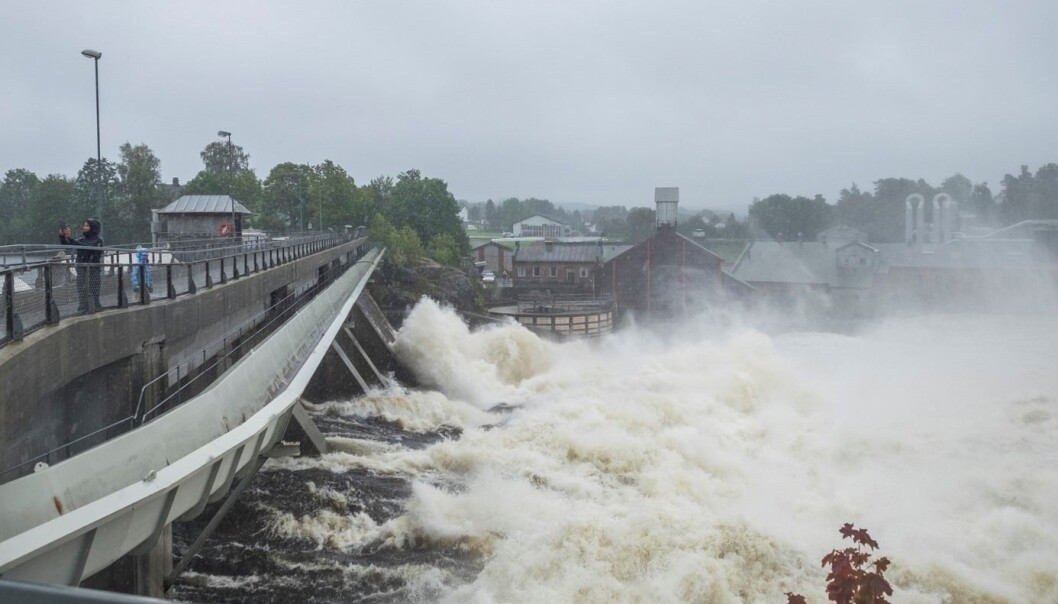Vannmassene raser forbi Rykene kraftstasjon i Nidelva tidligere i høst. (Foto: Tor Erik Schrøder, NTB scanpix) Vannmassene raser forbi Rykene kraftstasjon i Nidelva tidligere i høst. (Foto: Tor Erik Schrøder, NTB scanpix)