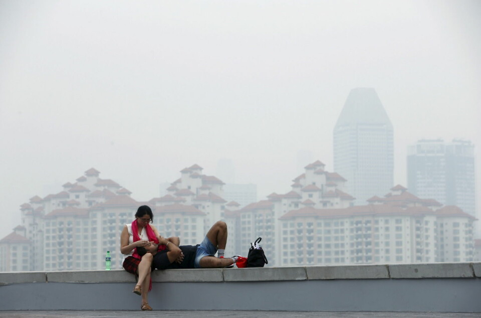 Røyk fra skogbrannene i Indonesia la seg over Singapore 25. oktober.  (Foto: Edgar Su, Reuters)