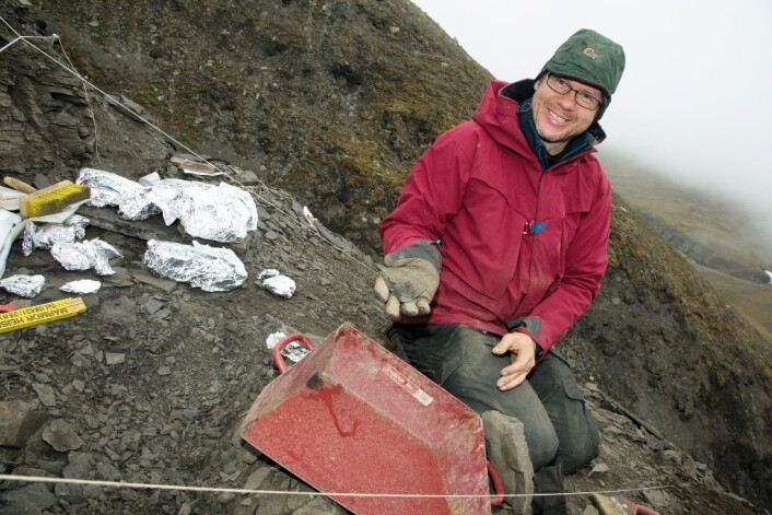 Achim Reisdorf fra Sveits vet hvor det lønner seg å lete etter knoklene. (Foto: Yngve Vogt) Achim Reisdorf fra Sveits vet hvor det lønner seg å lete etter knoklene. (Foto: Yngve Vogt)
