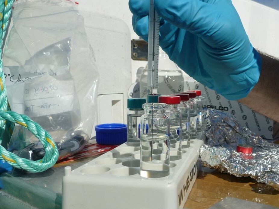 Water sample preparation for siloxane analysis. (Photo: Nicholas Warner, NILU)