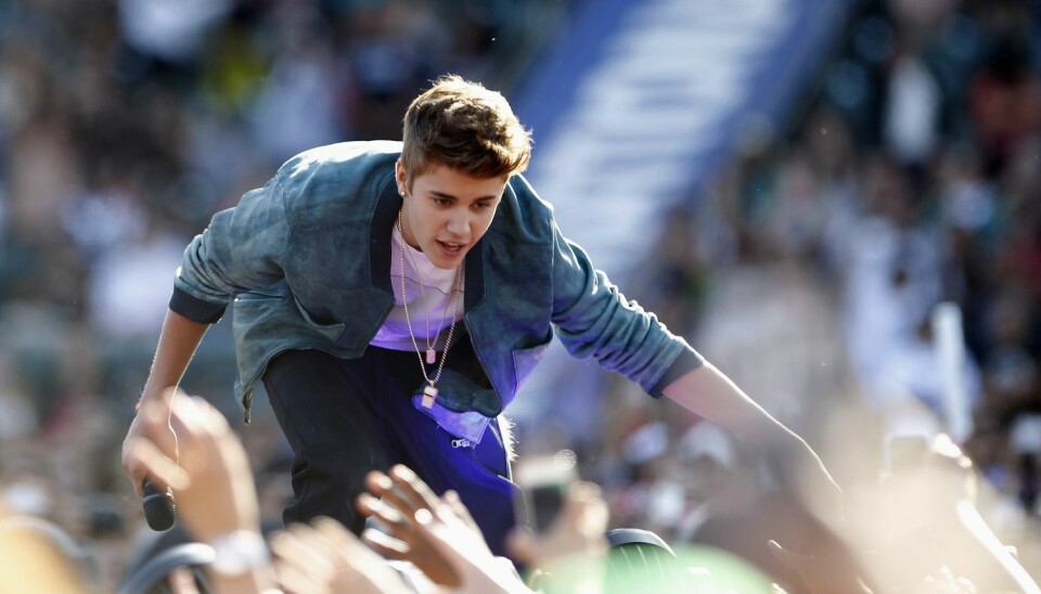 Justin Bieber med fans på en konsert. (Foto: Mario Anzuoni, Reuters)
