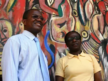 Professor Armindo Ngunga from Eduardo Mondlane University in Mozambique (left), and Dr. Nomalanga Mpofu from University of Zimbabwe.(Photo: Susan Johnsen)
