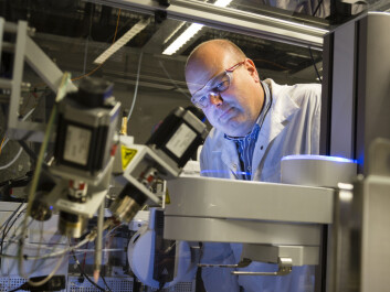 In the hope of contributing to the development of new medicines, SINTEF’s biotechnologists, represented here by senior scientist Geir Klinkenberg, are hunting for promising genes in marine bacteria. (Photo: SINTEF, Thor Nielsen) In the hope of contributing to the development of new medicines, SINTEF’s biotechnologists, represented here by senior scientist Geir Klinkenberg, are hunting for promising genes in marine bacteria. (Photo: SINTEF, Thor Nielsen)