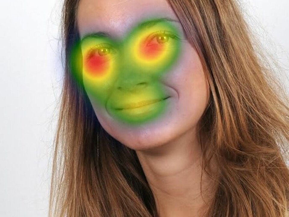 The areas we typically scan when viewing a face for several seconds. The red areas show what we look at most, with colors gradually changing to blue for the areas that receive less attention. Here, a picture of the researcher herself - Olga Chelnokova. (Photo: Lasse Moer, UiO)
