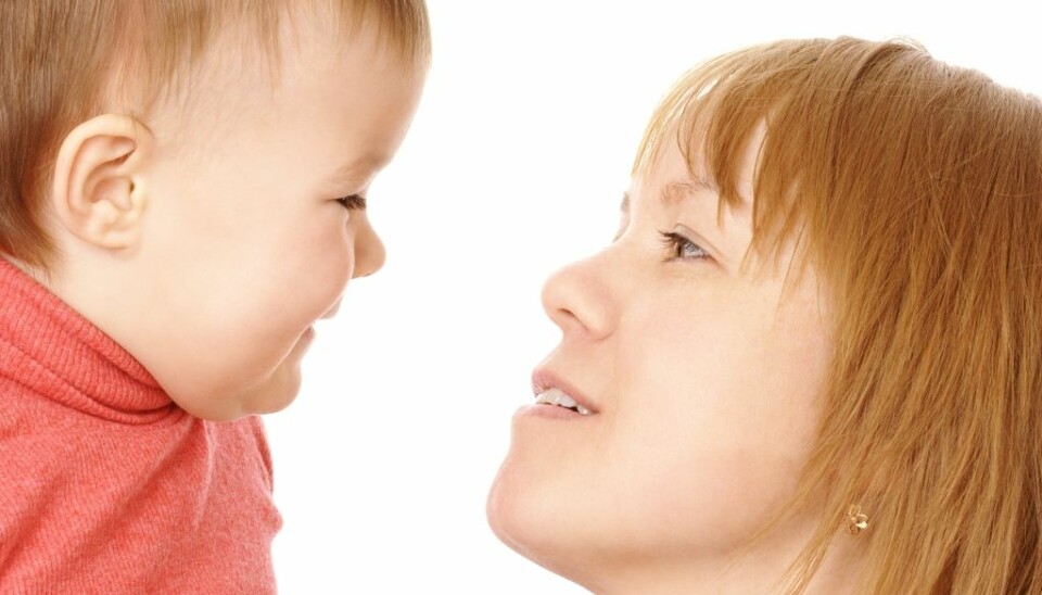 Ekkolali, eller gjentakelser av fraser man hører, gjør seg gjeldende hos mange små barn. Fenomenet er imidlertid mer utbredt og varer lenger hos barn med autisme, blindhet eller utviklingshemming.  (Foto: Colourbox)