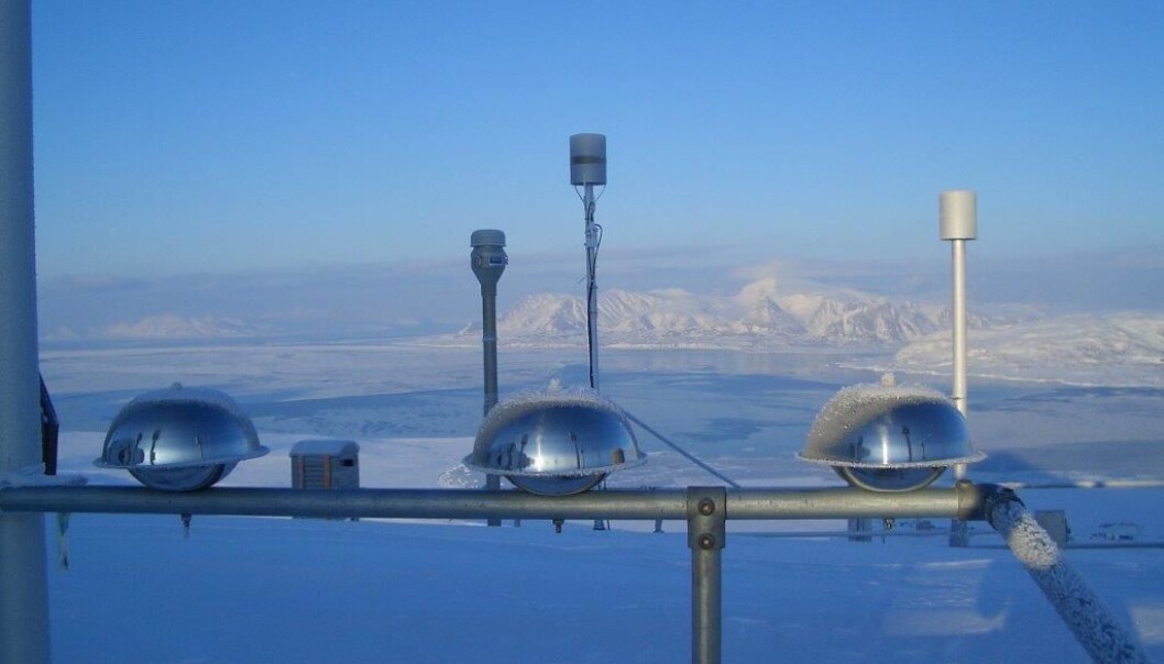 Luftprøvetakere på Zeppelin-observatoriet på Svalbard, 474 meter over havet. Observatoriet befinner seg på 79 grader nord i et urørt, arktisk miljø, langt unna vesentlige forurensningskilder. Flere av prøvene herfra havner i Miljøprøvebanken. (Foto: Anne Karine Halse) Luftprøvetakere på Zeppelin-observatoriet på Svalbard, 474 meter over havet. Observatoriet befinner seg på 79 grader nord i et urørt, arktisk miljø, langt unna vesentlige forurensningskilder. Flere av prøvene herfra havner i Miljøprøvebanken. (Foto: Anne Karine Halse)