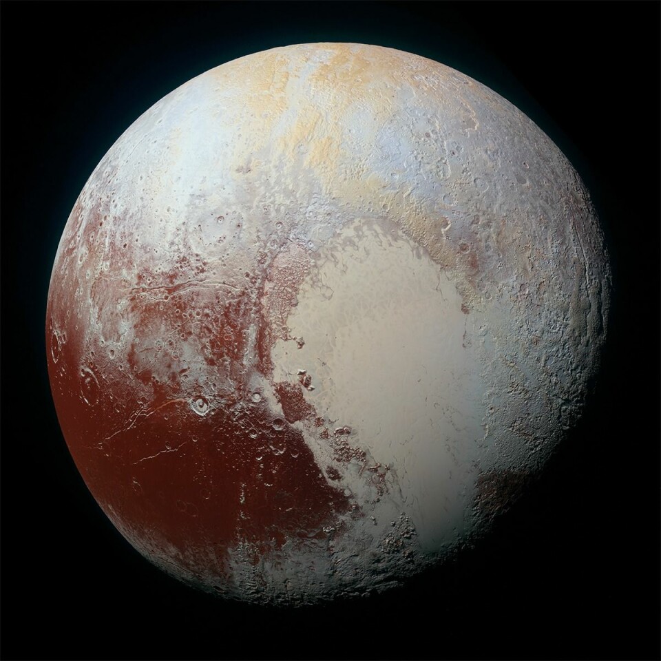 Pluto har et mangfold av landskapsformer, viser dette dette bildet av Pluto, tatt av romsonden New Horizons. Fargene er forsterket kunstig for å framheve disse forskjellene. (Foto: NASA/JHUAPL/SwRI)