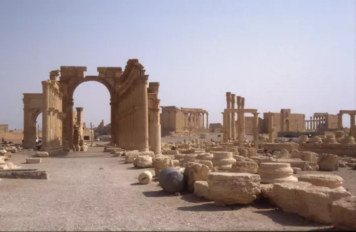Buen er rundt 1800 år gammel, og ble satt opp sammen med en ny bydel i Palmyra. En gang var buen prydet med statuer, men de er borte. (Foto: Jørgen Christian Meyer)