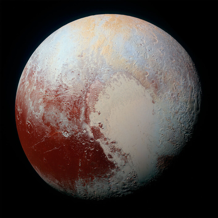 Pluto har et mangfold av landskapsformer, viser dette dette bildet av Pluto, tatt av romsonden New Horizons. Fargene er forsterket kunstig for å framheve disse forskjellene. (Foto: NASA/JHUAPL/SwRI) Pluto har et mangfold av landskapsformer, viser dette dette bildet av Pluto, tatt av romsonden New Horizons. Fargene er forsterket kunstig for å framheve disse forskjellene. (Foto: NASA/JHUAPL/SwRI)
