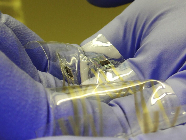 De kunstige følesensorene er printet i organiske, elastiske materialer. Derfor kan de brukes i framtidas kunstige hud. (Foto: Bao Research Group, Stanford University) De kunstige følesensorene er printet i organiske, elastiske materialer. Derfor kan de brukes i framtidas kunstige hud. (Foto: Bao Research Group, Stanford University)