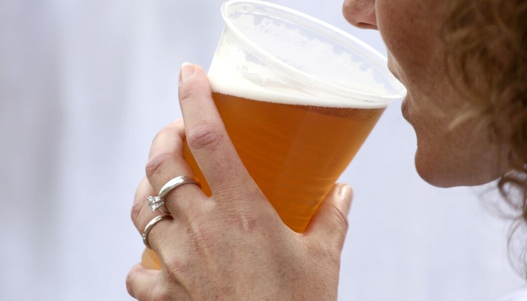 The more often you drink alcohol, the lower the risk of developing a heart attack. The trick is moderation each time. It doesn’t matter if you drink beer, wine or spirits — the alcohol is what’s key. (Photo: Colourbox.) The more often you drink alcohol, the lower the risk of developing a heart attack. The trick is moderation each time. It doesn’t matter if you drink beer, wine or spirits — the alcohol is what’s key. (Photo: Colourbox.)