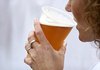 Fewer heart problems in people who drink moderately but often
