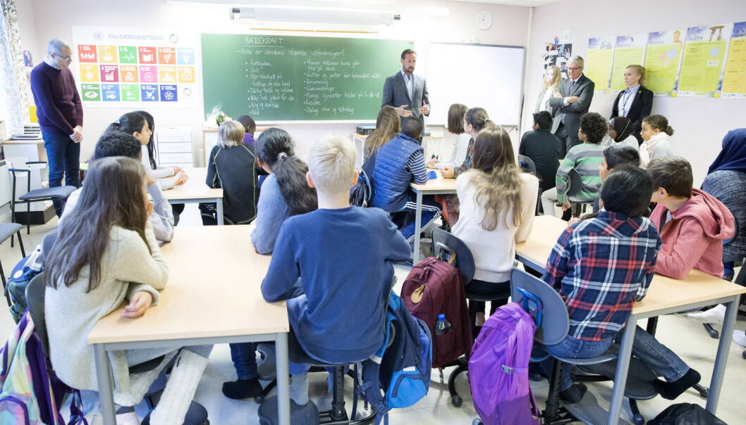 Høy innvandrerandel i klassen er ikke i seg selv en risiko for skoleresultatene. Bildet er tatt i forbindelse med lanseringen av undervisningsopplegget Bærekraft på Gamlebyen skole i Oslo denne uken der kronprins Haakon var til stede. (Foto: Håkon Mosvold Larsen, NTB scanpix) Høy innvandrerandel i klassen er ikke i seg selv en risiko for skoleresultatene. Bildet er tatt i forbindelse med lanseringen av undervisningsopplegget Bærekraft på Gamlebyen skole i Oslo denne uken der kronprins Haakon var til stede. (Foto: Håkon Mosvold Larsen, NTB scanpix)