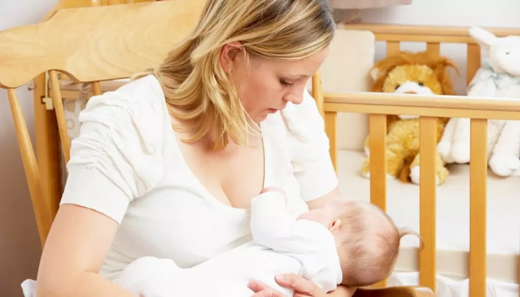 Women who have been victims of violence in the previous 12 months are 40 per cent more likely to stop breastfeeding before the baby is four months old, according to a doctoral thesis from NTNU. (Illustrative photo: Colourbox.)