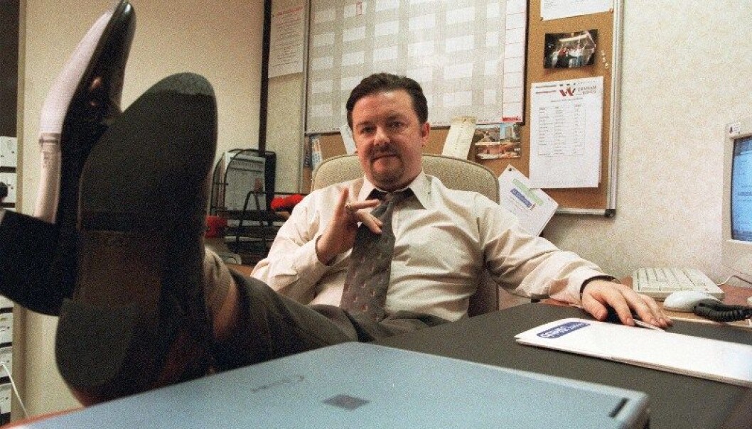 David Brent (Ricky Gervais) fra TV-serien The Office insisterer på at humor er viktig for å skape gode forhold på jobben, men likevel mislykkes han. Nå tror forskere de vet hvorfor. (Arkivfoto: HBO Nordic) David Brent (Ricky Gervais) fra TV-serien The Office insisterer på at humor er viktig for å skape gode forhold på jobben, men likevel mislykkes han. Nå tror forskere de vet hvorfor. (Arkivfoto: HBO Nordic)