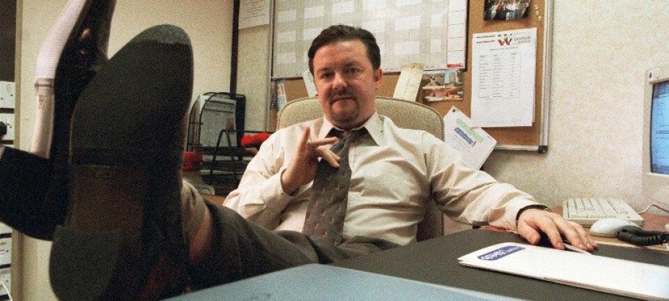 David Brent (Ricky Gervais) fra TV-serien The Office insisterer på at humor er viktig for å skape gode forhold på jobben, men likevel mislykkes han. Nå tror forskere de vet hvorfor.  (Arkivfoto: HBO Nordic)