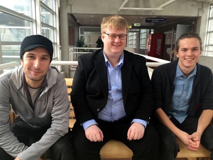 Datastudentene Nicolas Kolnes-Cassis, Gustav Nødland og Andreas Kvist er tre av syv studenter som har utviklet en ny app som kan redde liv. (Foto: Siri J. Pedersen/ UiS) Datastudentene Nicolas Kolnes-Cassis, Gustav Nødland og Andreas Kvist er tre av syv studenter som har utviklet en ny app som kan redde liv. (Foto: Siri J. Pedersen/ UiS)
