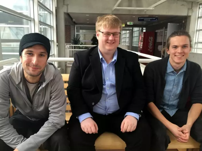 Datastudentene Nicolas Kolnes-Cassis, Gustav Nødland og Andreas Kvist er tre av syv studenter som har utviklet en ny app som kan redde liv. (Foto: Siri J. Pedersen/ UiS)