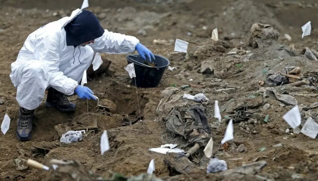 Coroners are searching for human remains in a mass grave in the village Kozluk in Bosnia and Herzegovina. (Photo: Dado Ruvic, Reuters/NTB scanpix.)