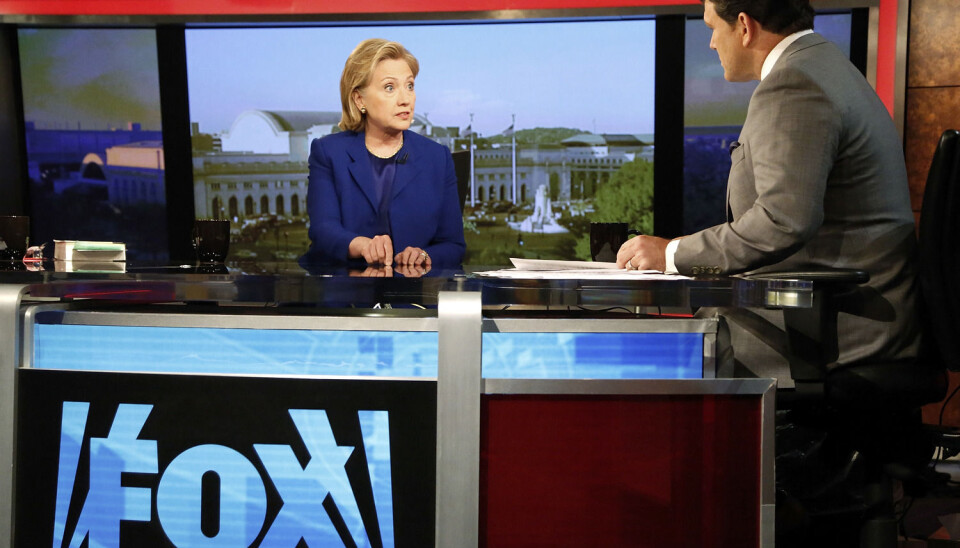 Republikanere og demokrater står steilt mot hverandre. Velgerne får bekreftet sine syn gjennom politisk fargete nyheter på TV. Her intervjues presidentkandidat Hillary Clinton av Bret Baier på Fox News. (Foto: Jonathan Ernst, Reuters)