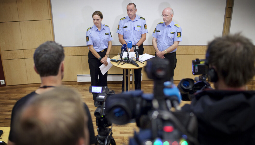15 år etter at Tina Jørgensen ble drept innkalte nylig Stavanger-politiet til ny pressekonferanse i saken. De har nå siktet fire personer for drap og medvirkning til drap. Fra venstre politiadvokat Karen Mork, politiadvokat Bjørn Kåre Dahl og politimester Hans Vik. (Foto: Tomas Larsen, NTB scanpix) 15 år etter at Tina Jørgensen ble drept innkalte nylig Stavanger-politiet til ny pressekonferanse i saken. De har nå siktet fire personer for drap og medvirkning til drap. Fra venstre politiadvokat Karen Mork, politiadvokat Bjørn Kåre Dahl og politimester Hans Vik. (Foto: Tomas Larsen, NTB scanpix)